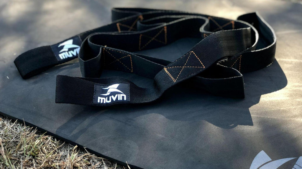 3 exercícios super fáceis para fazer em casa com a fita de alongamento